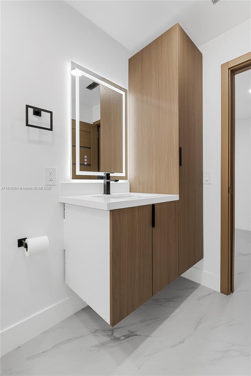 ALTA VISTA - Residential Lease