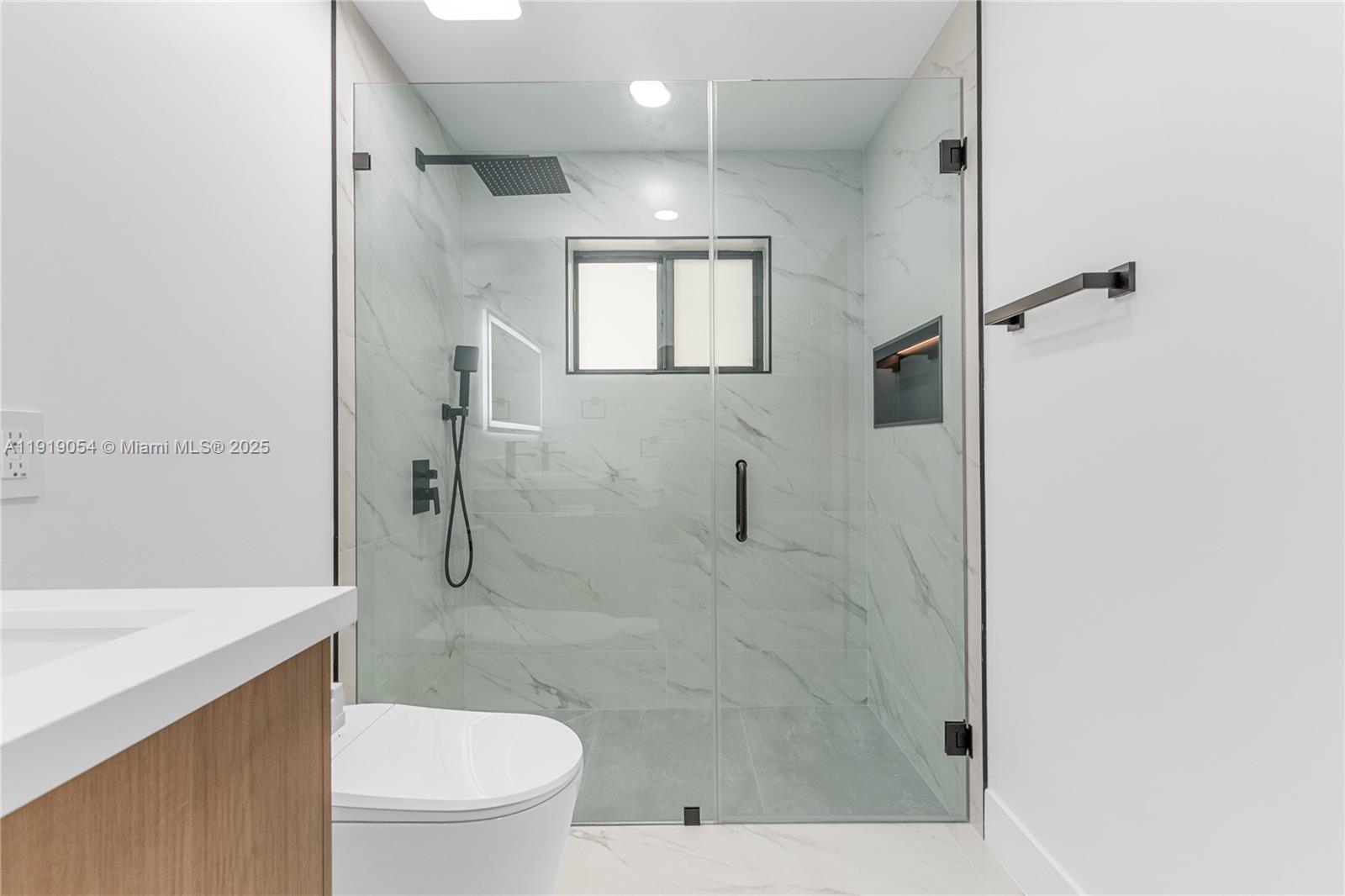 ALTA VISTA - Residential Lease