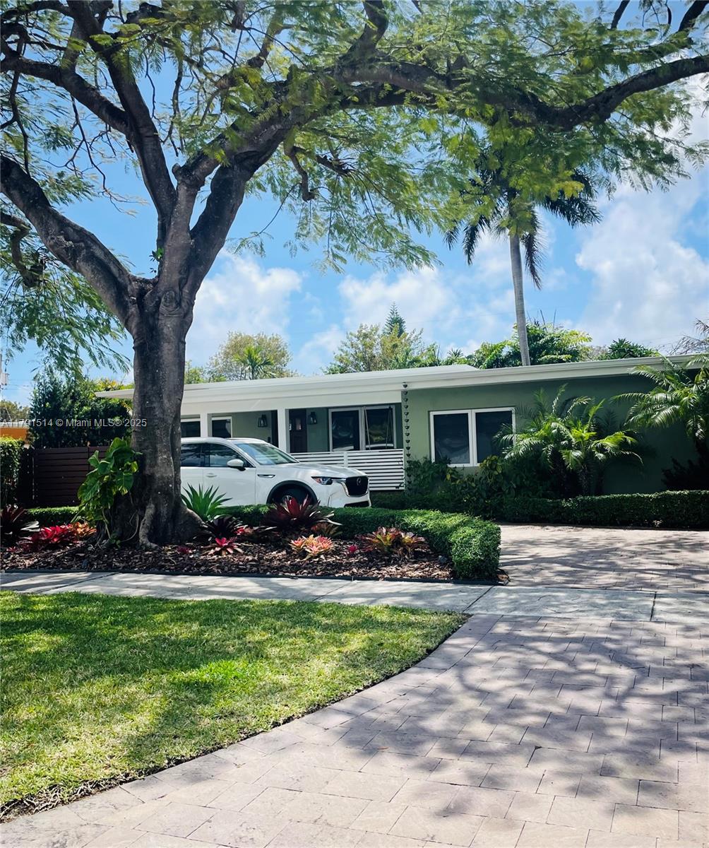 5950 Sw 46th St, Miami, Broward County, Florida - 4 Bedrooms  
3 Bathrooms - 