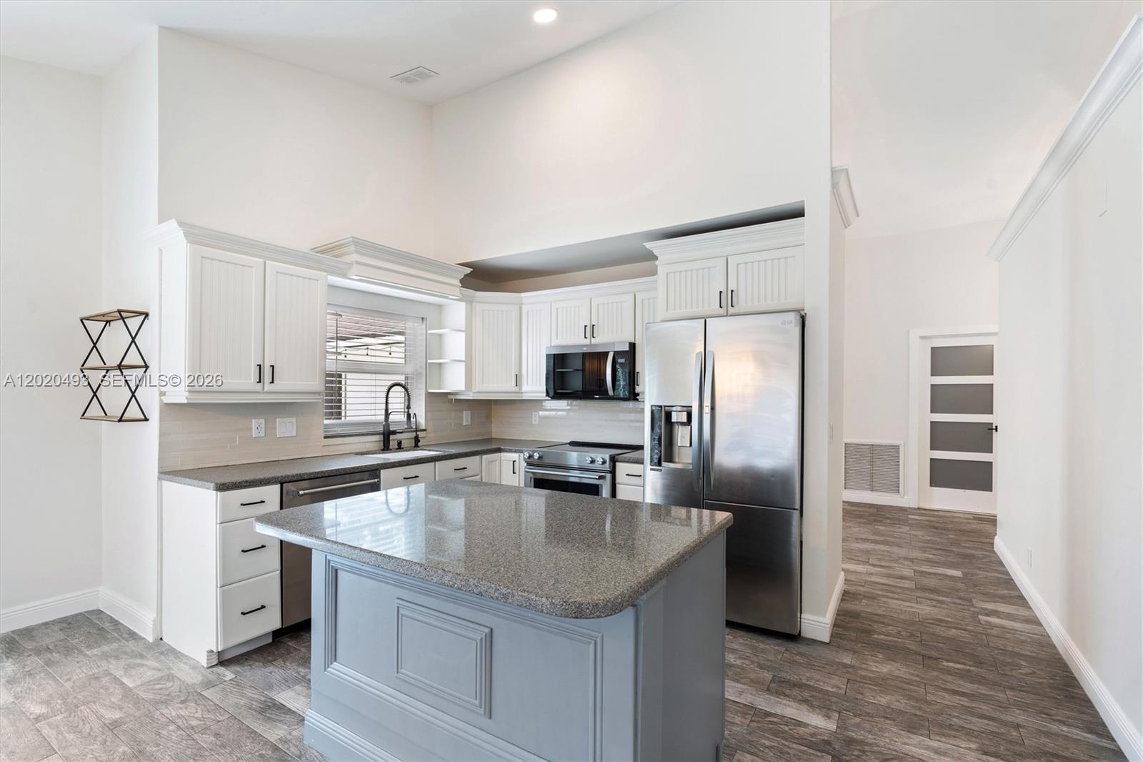 BAY WINDS 3 - Residential