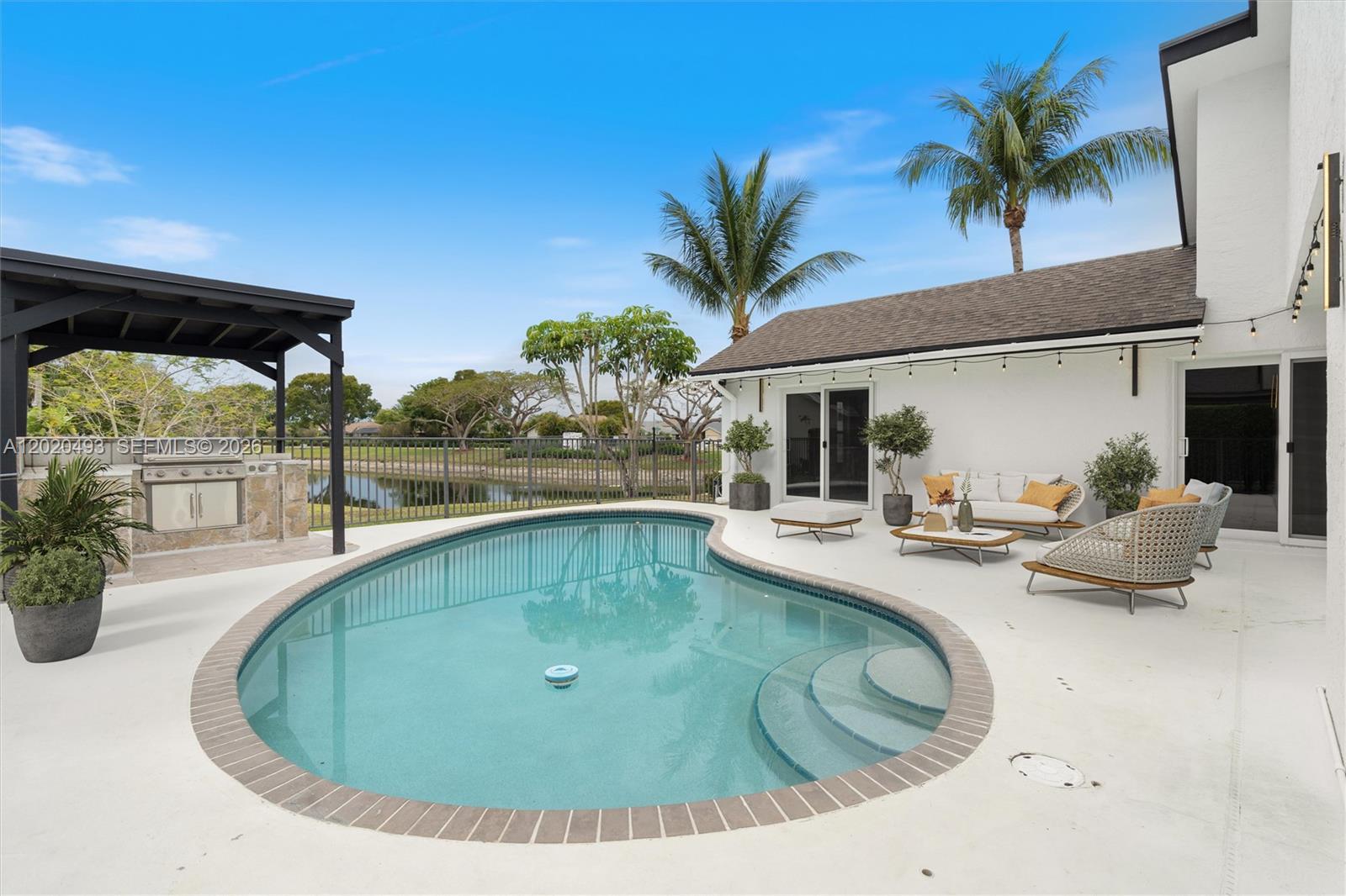 BAY WINDS 3 - Residential