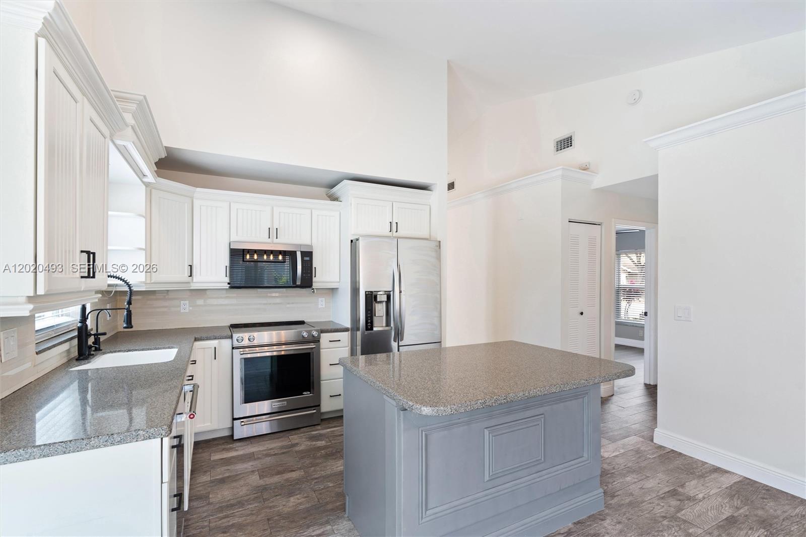BAY WINDS 3 - Residential