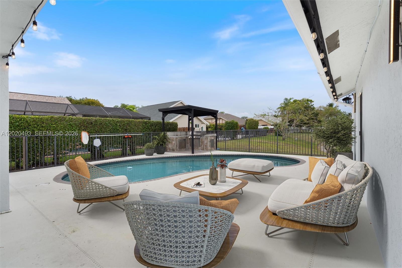 BAY WINDS 3 - Residential