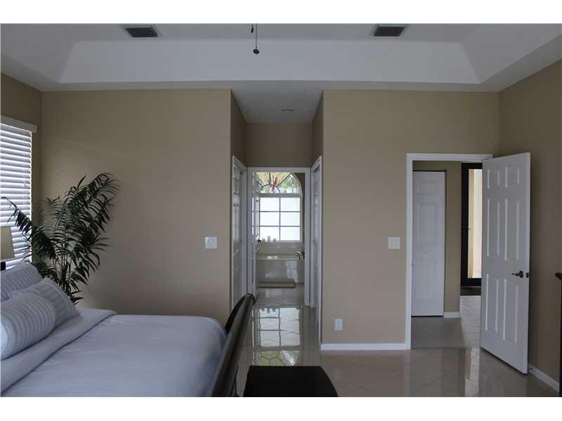 COUNTRY GLEN 154-49 B - Residential