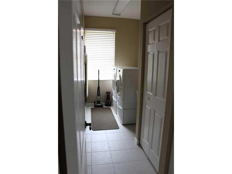 COUNTRY GLEN 154-49 B - Residential