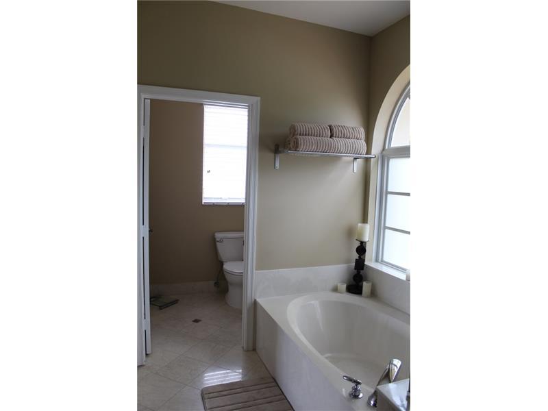 COUNTRY GLEN 154-49 B - Residential