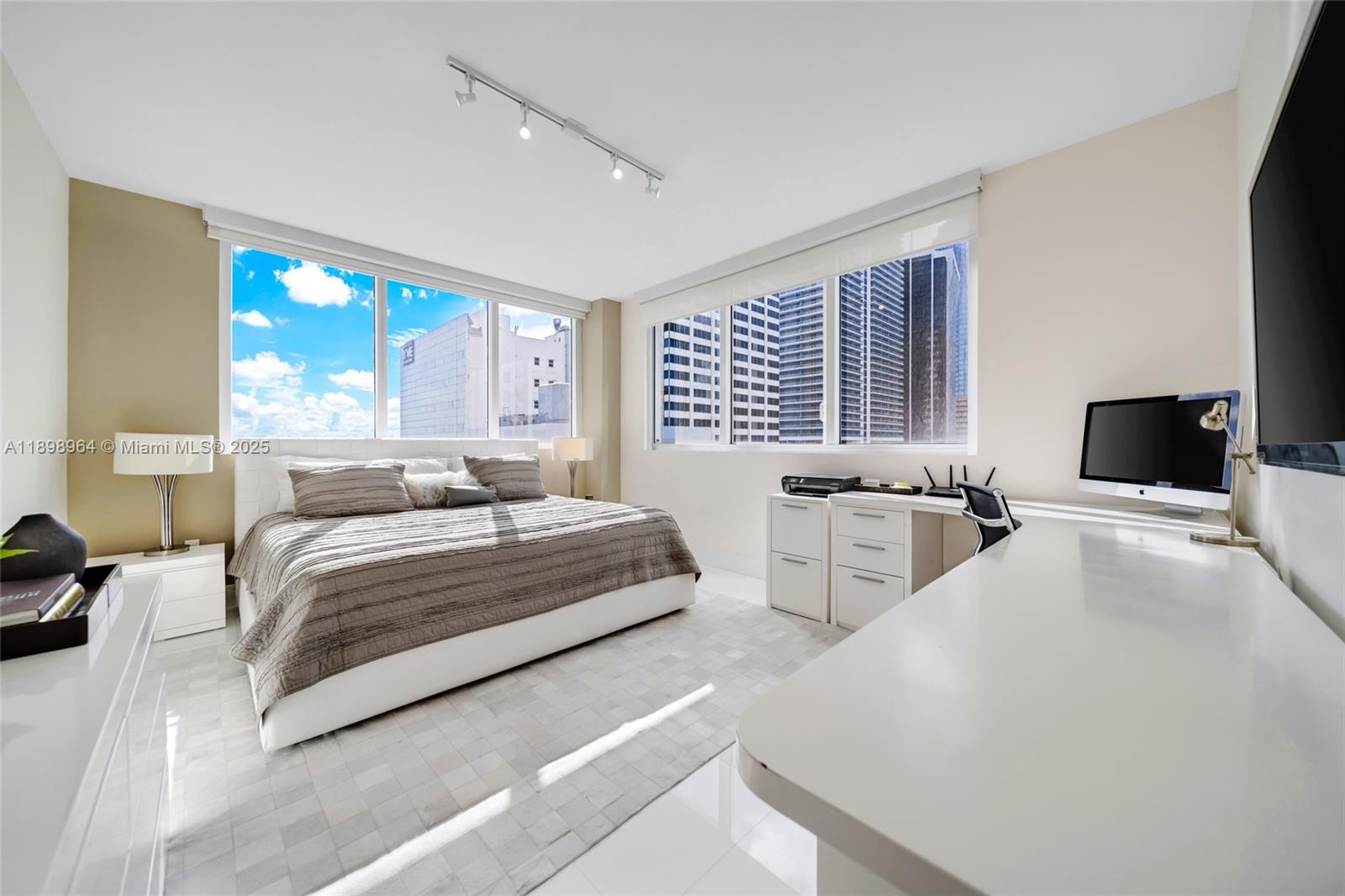 VIZCAYNE SOUTH CONDO - Residential Lease