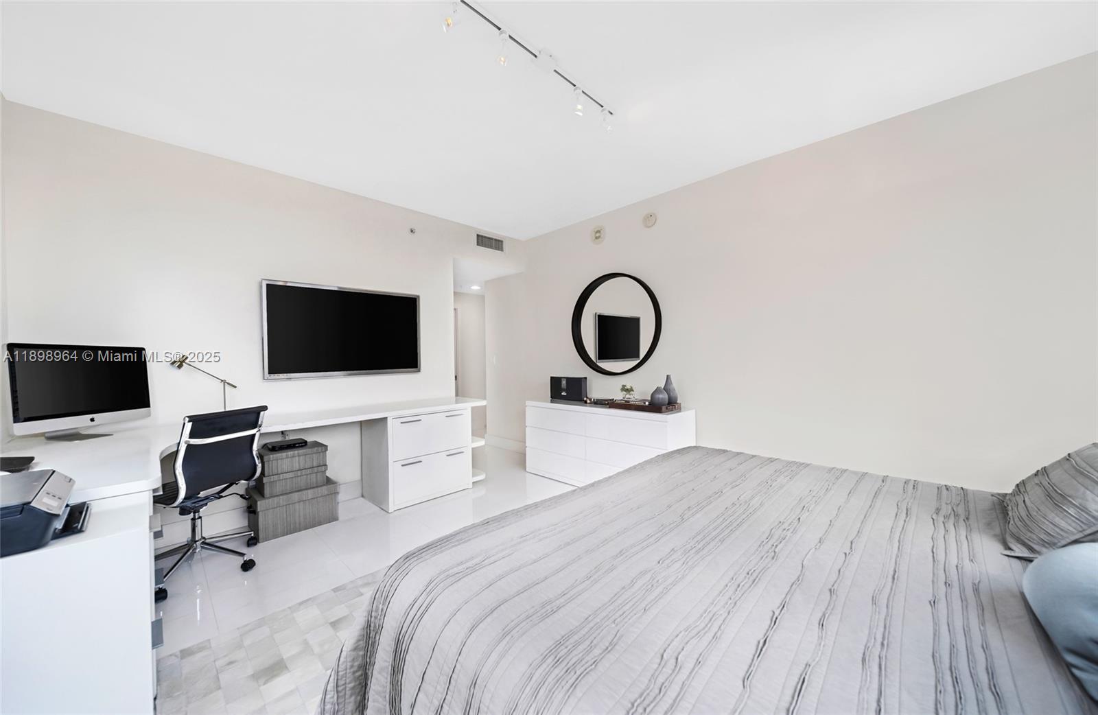 VIZCAYNE SOUTH CONDO - Residential Lease