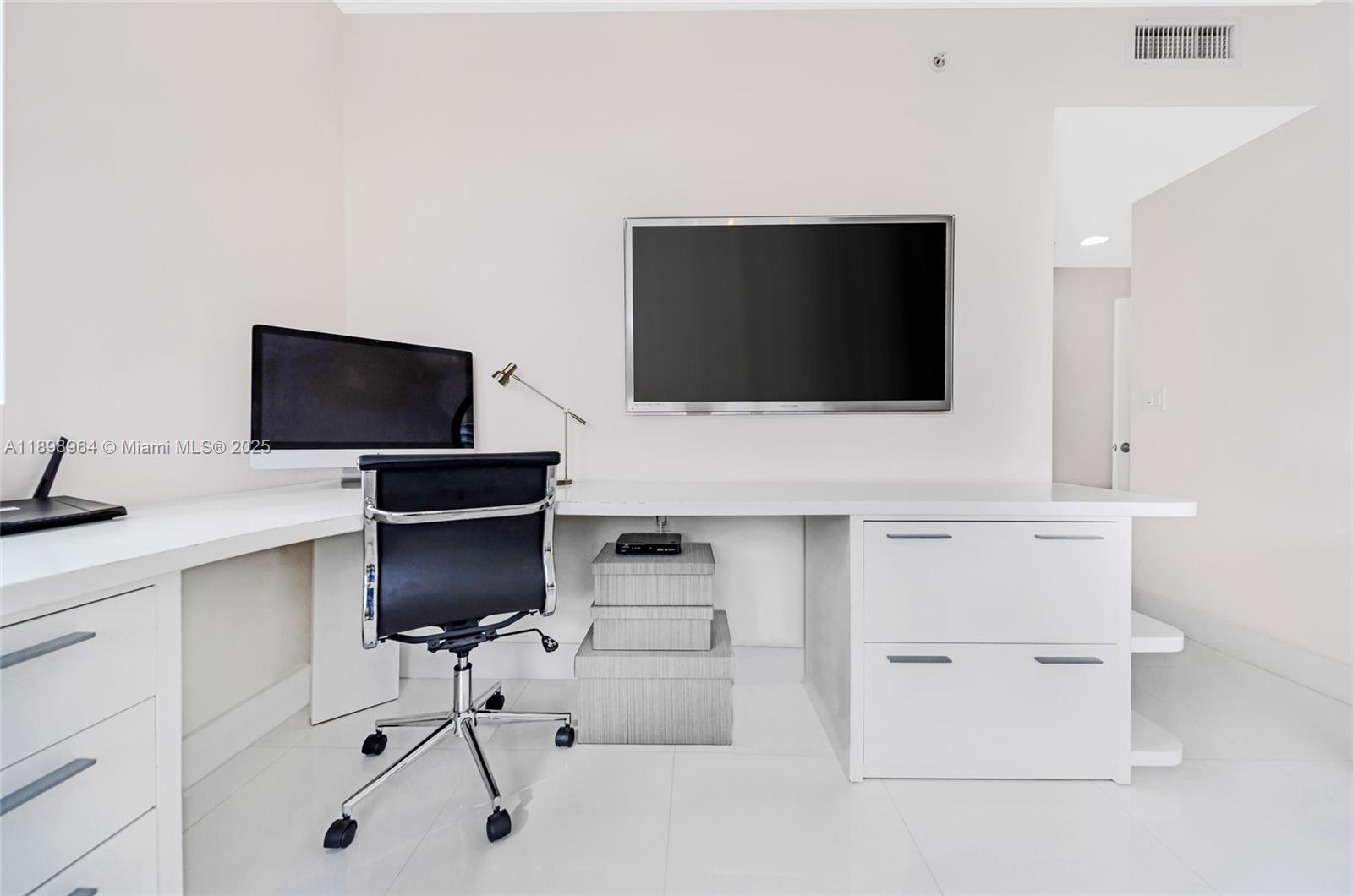 VIZCAYNE SOUTH CONDO - Residential Lease