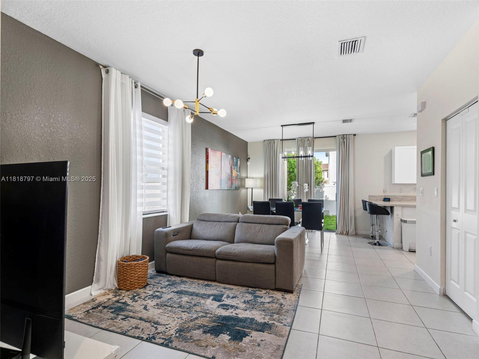 AQUABELLA NORTH REPLAT - Residential Lease