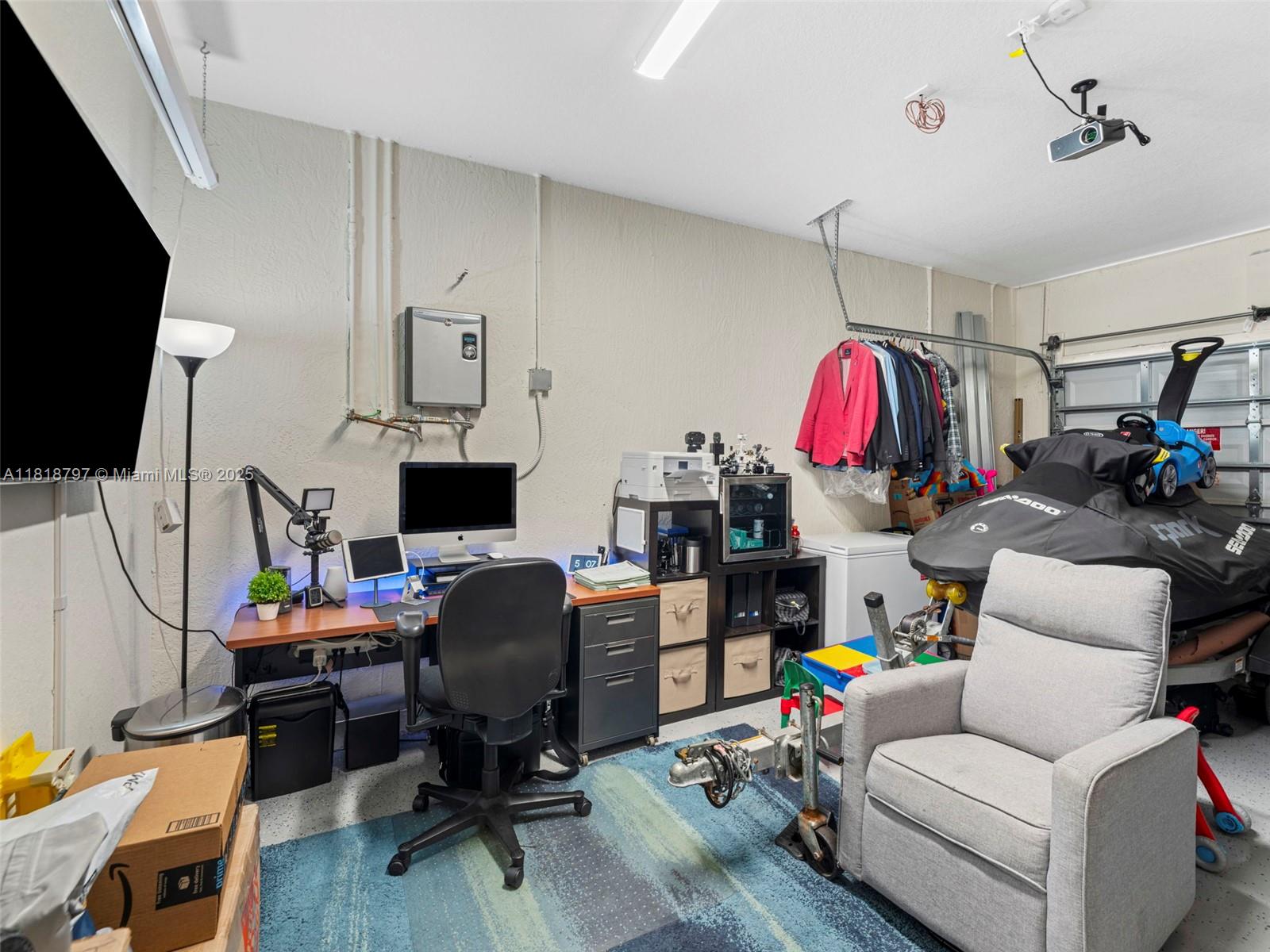 AQUABELLA NORTH REPLAT - Residential Lease