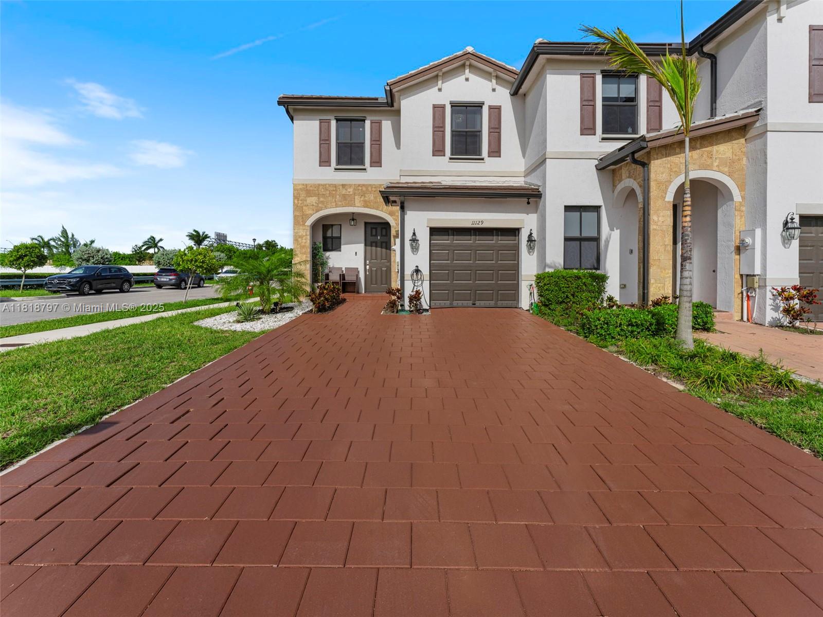 AQUABELLA NORTH REPLAT - Residential Lease