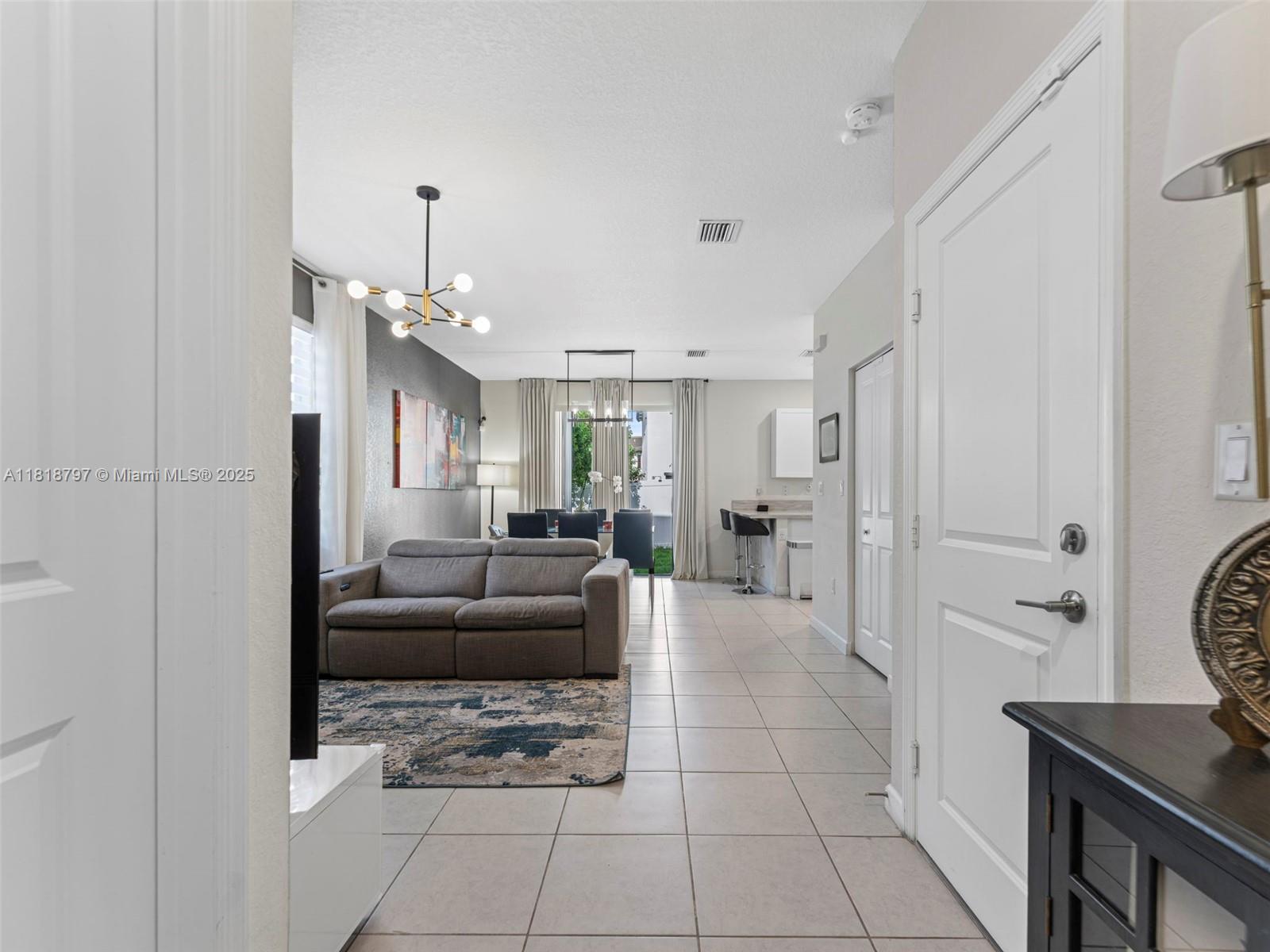 AQUABELLA NORTH REPLAT - Residential Lease