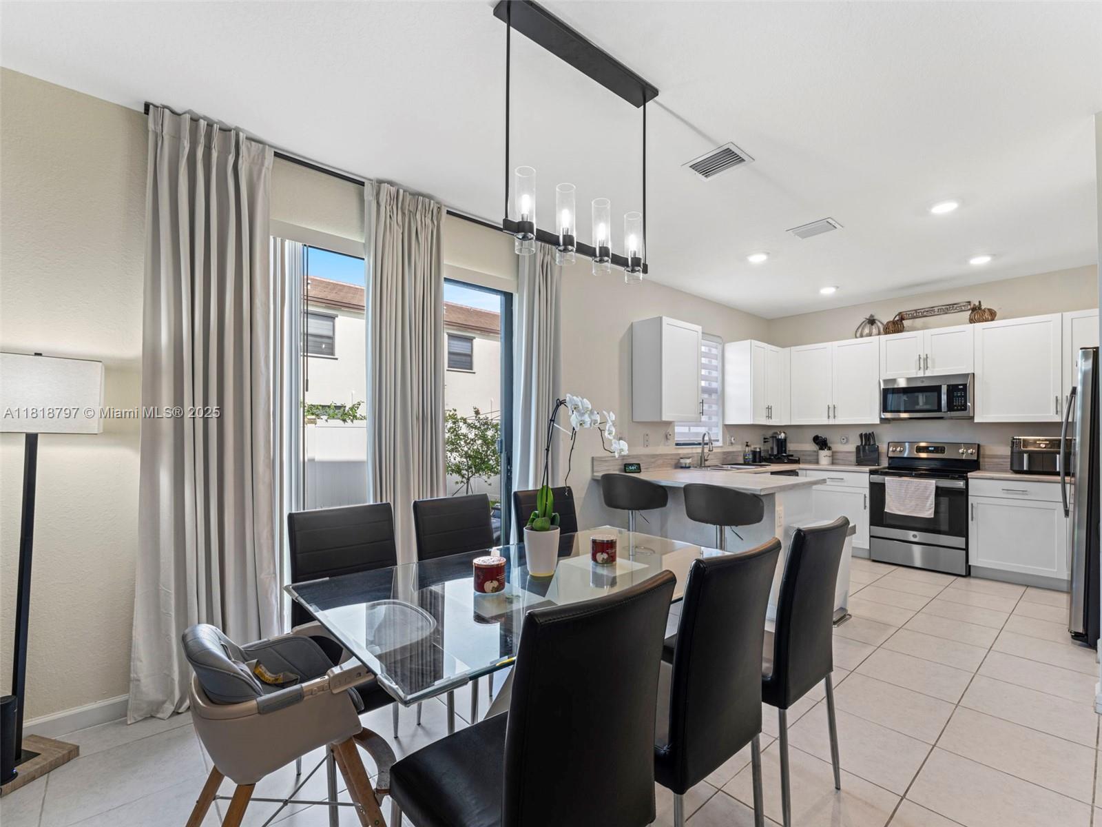 AQUABELLA NORTH REPLAT - Residential Lease