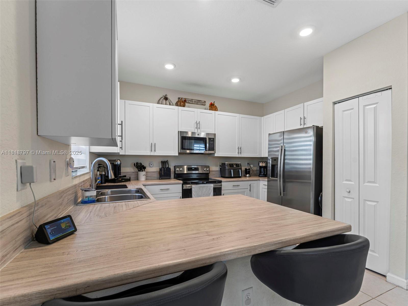 AQUABELLA NORTH REPLAT - Residential Lease