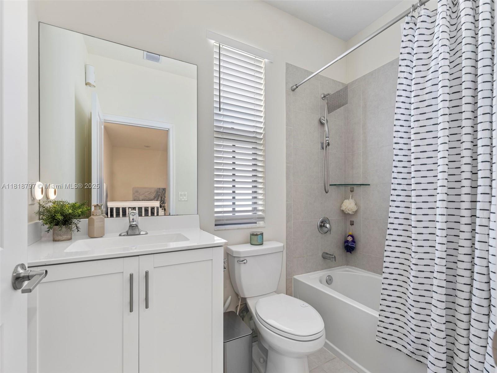 AQUABELLA NORTH REPLAT - Residential Lease