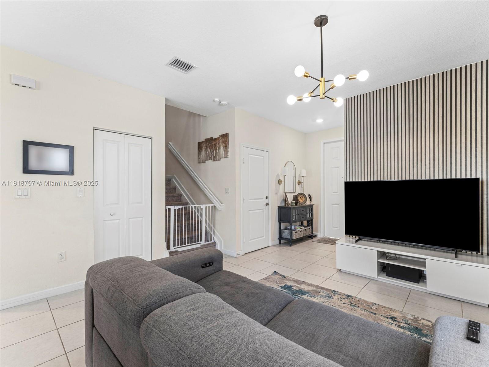AQUABELLA NORTH REPLAT - Residential Lease