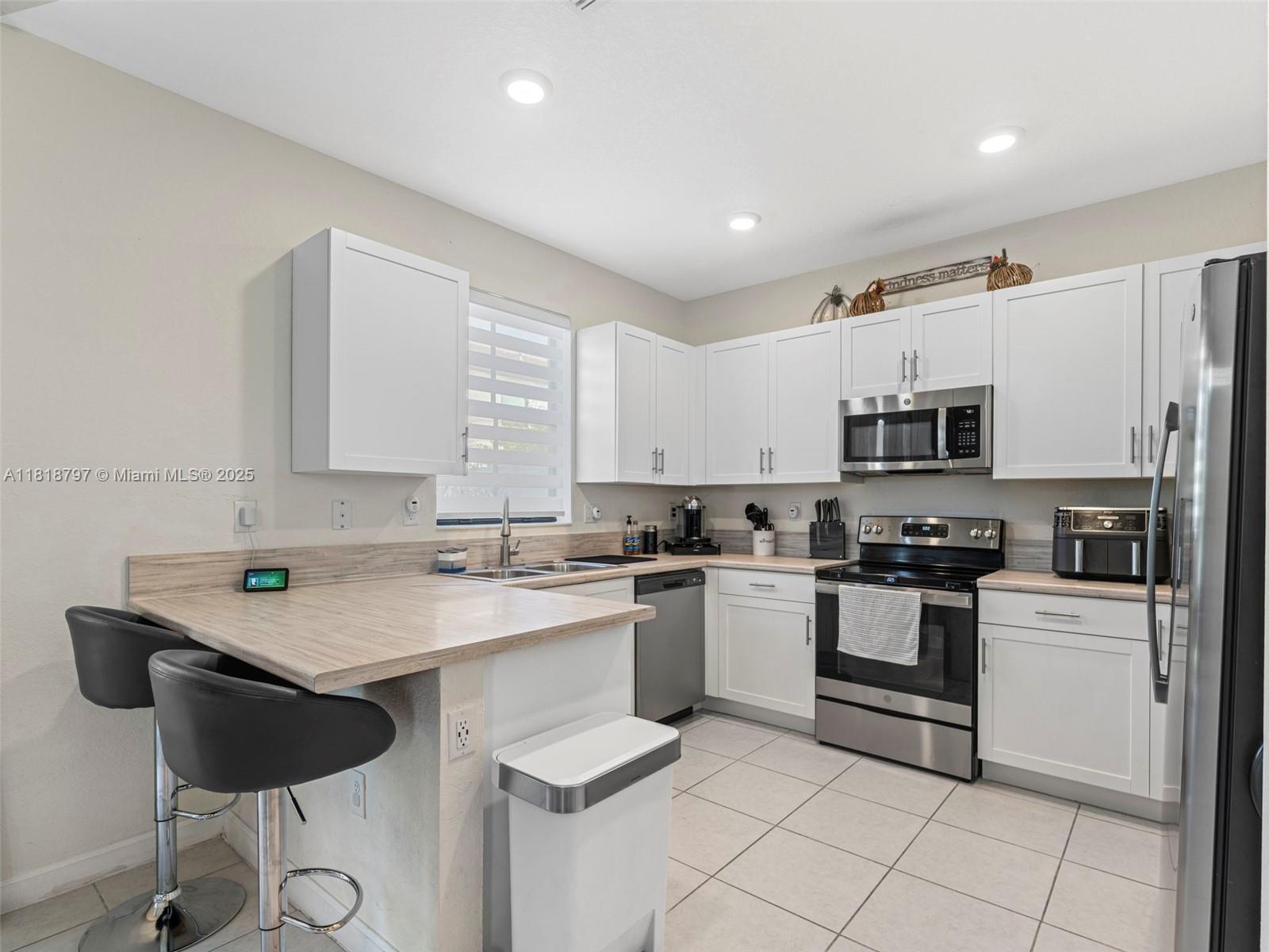 AQUABELLA NORTH REPLAT - Residential Lease