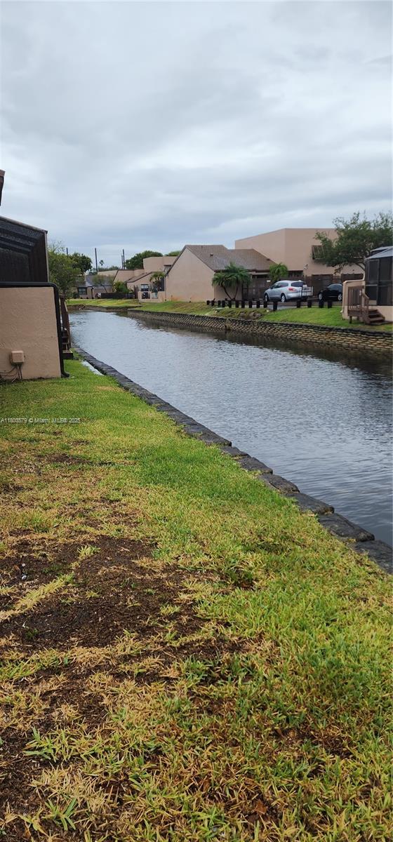 PEMBROKE LAKES SECTION SE - Residential