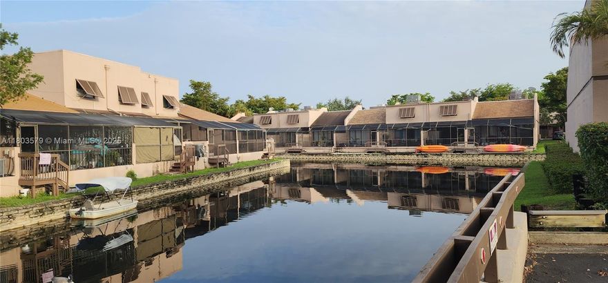 GATED TOWNHOUSE COMMUNITY OF FLAMINGO LAKES. 2 STORY 2 BEDROOM 2 BATH WITH WATER VIEWS. SPLIT BEDROOM PLAN WITH BEDROOM AND BATHROOM ON GROUND FLOOR. MANY AMENITIES: BASKETBALL COURTS / TENNIS COURTS / RAQUETBALL COURTS / POOL / GATED COMMUNITY WITH PATROLING GUARDS. LOW ASSOCIATION. CENTERALLY LOCATED IN THE MIDDLE OF PEMBROKE PINES. Low HOA. MOTIVATED SELLER