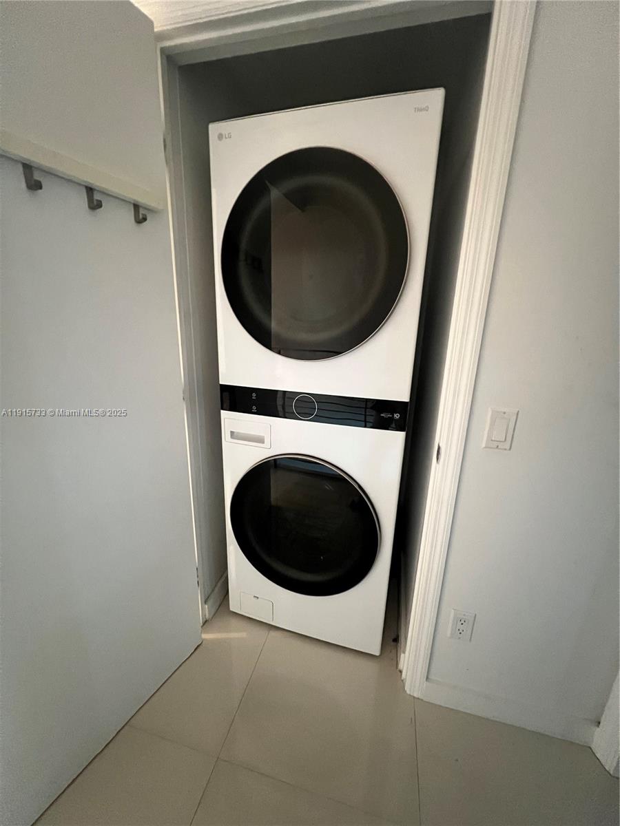 INFINITY AT BRICKELL COND - Residential Lease