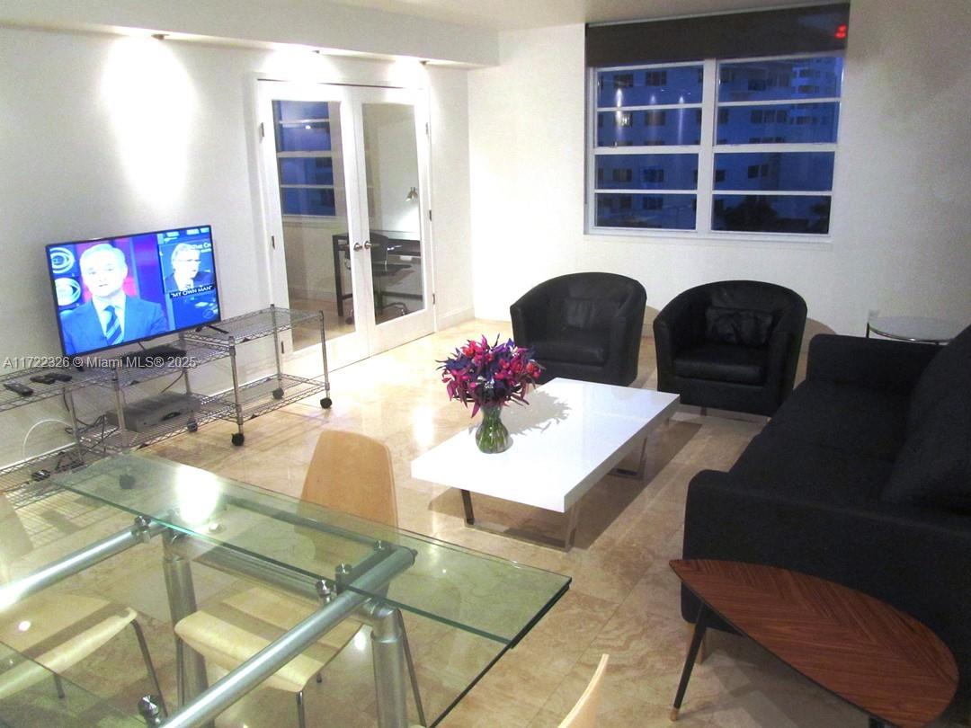 THE DECOPLAGE CONDO - Residential Lease