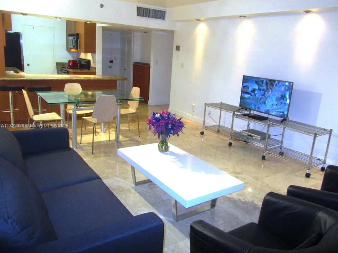 THE DECOPLAGE CONDO - Residential Lease