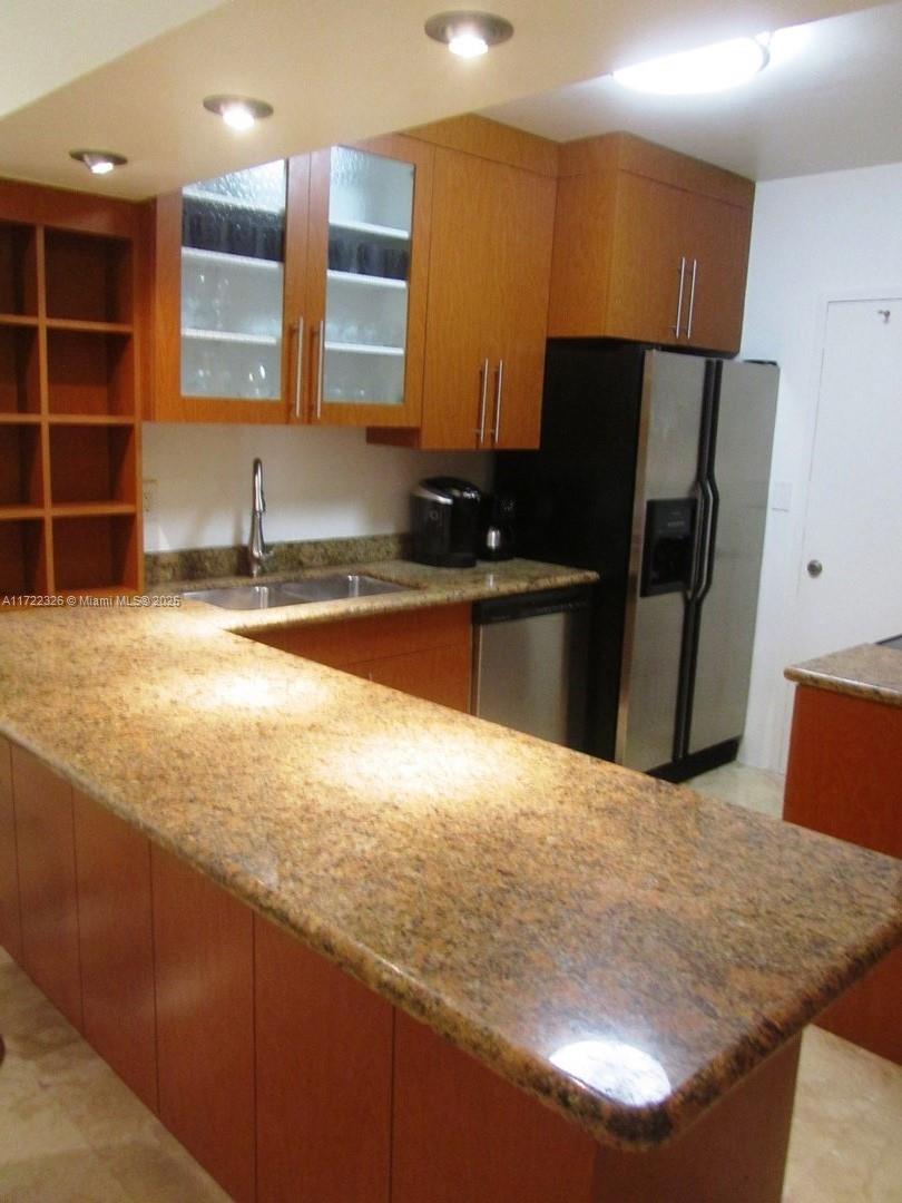 THE DECOPLAGE CONDO - Residential Lease