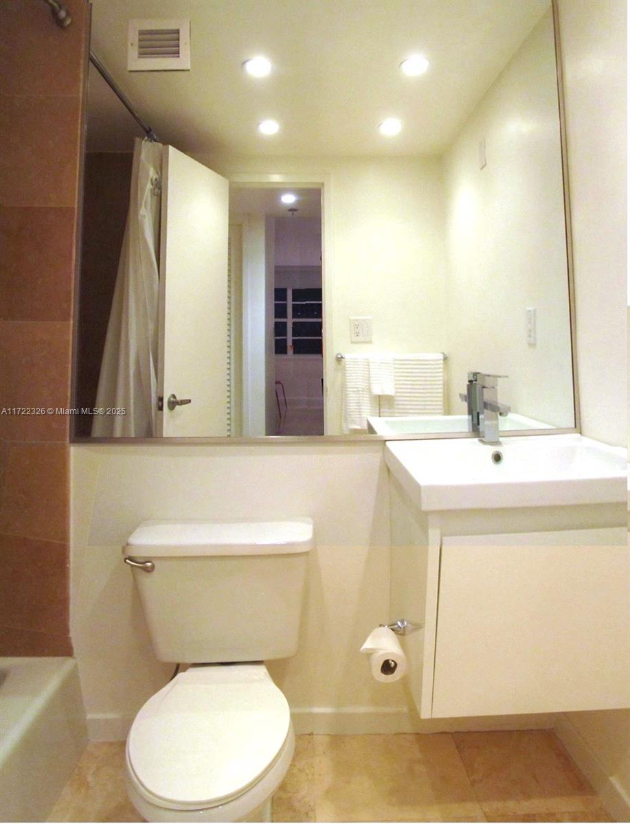 THE DECOPLAGE CONDO - Residential Lease