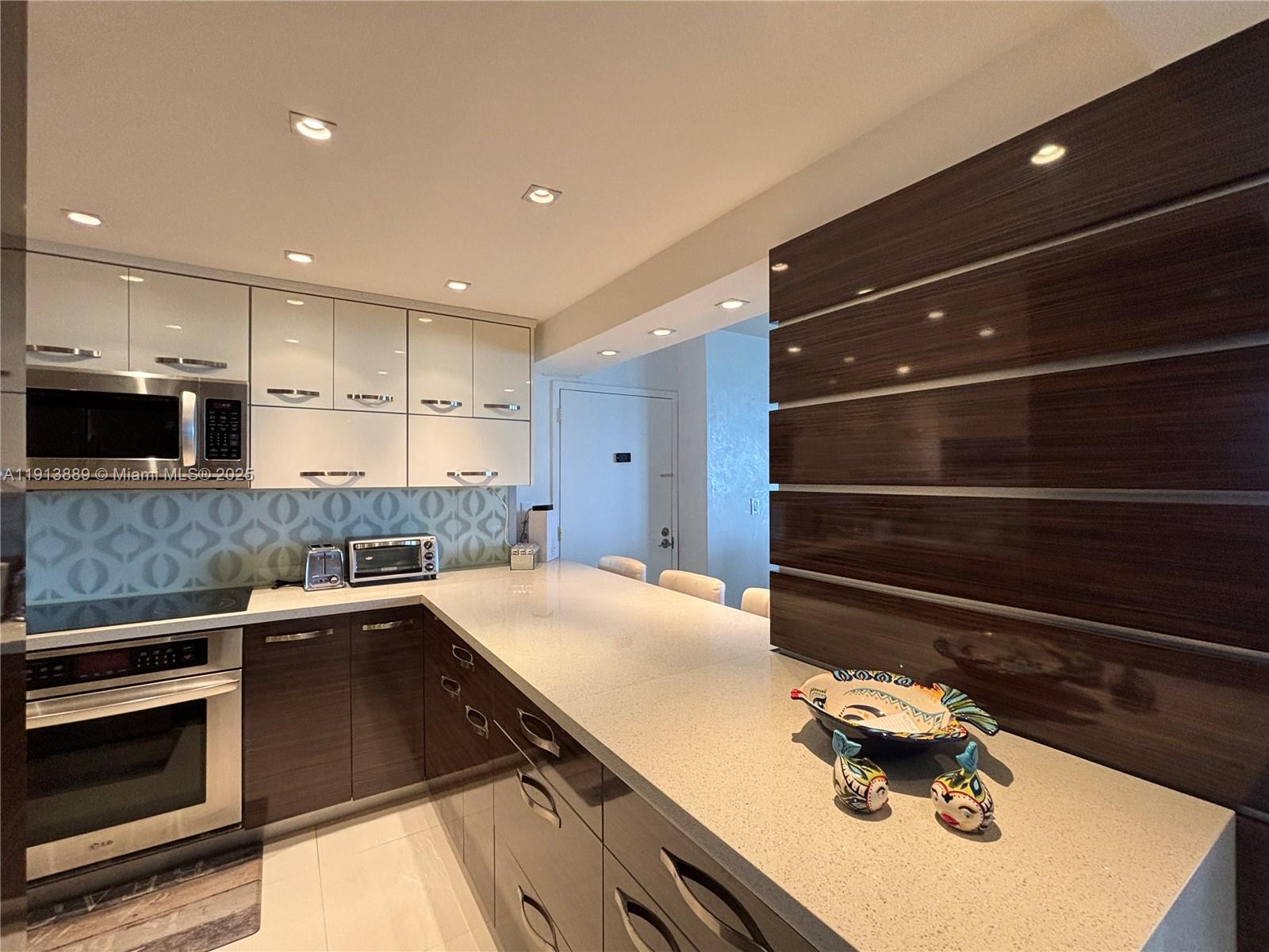 9500 OCEANS CONDO - Residential Lease