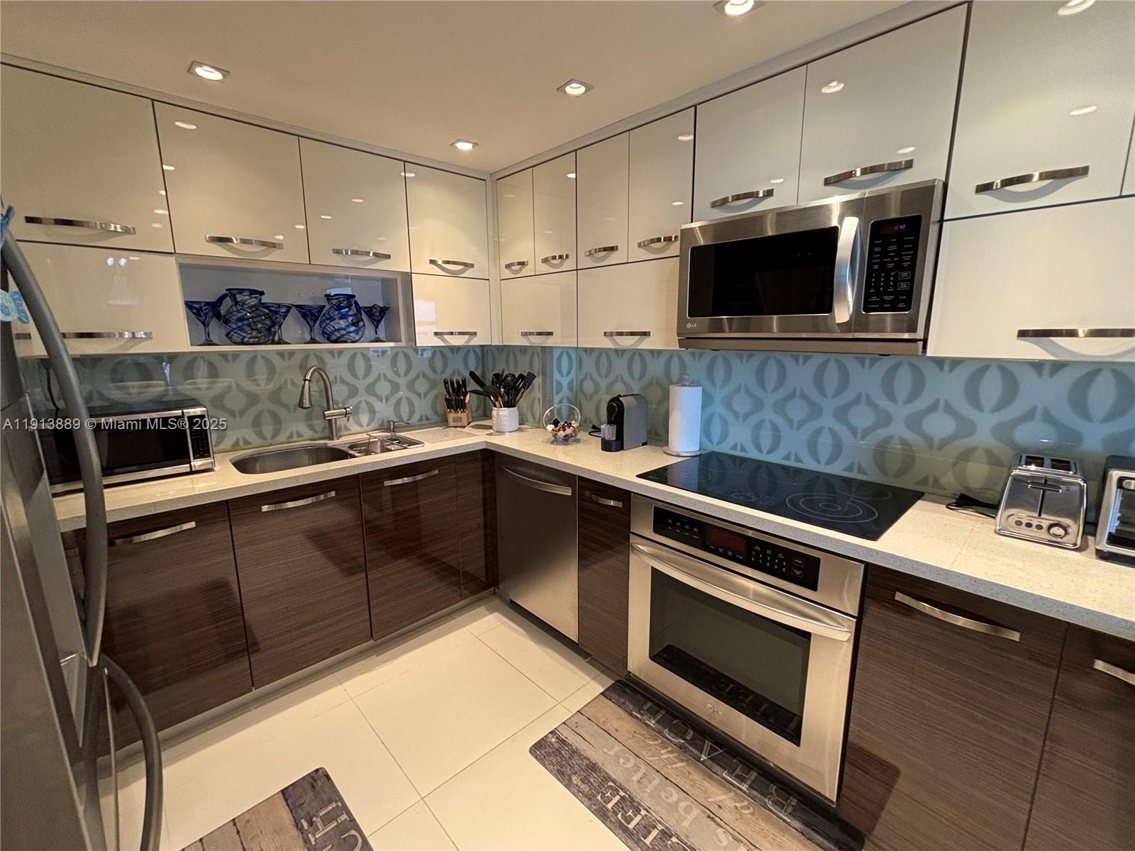 9500 OCEANS CONDO - Residential Lease