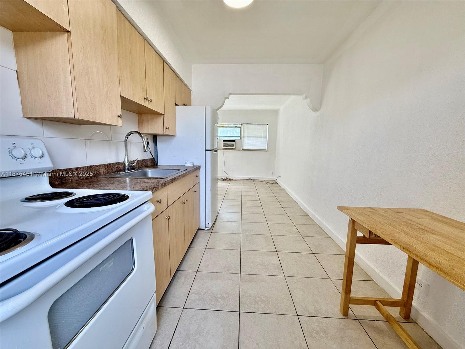 COLLEGE TRACT - Residential Lease