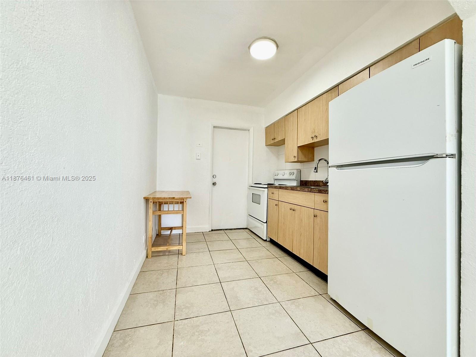 COLLEGE TRACT - Residential Lease
