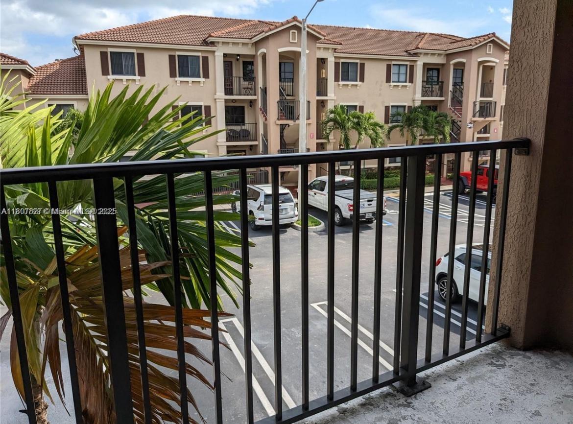 THE COURTS AT BAYSHORE I - Residential