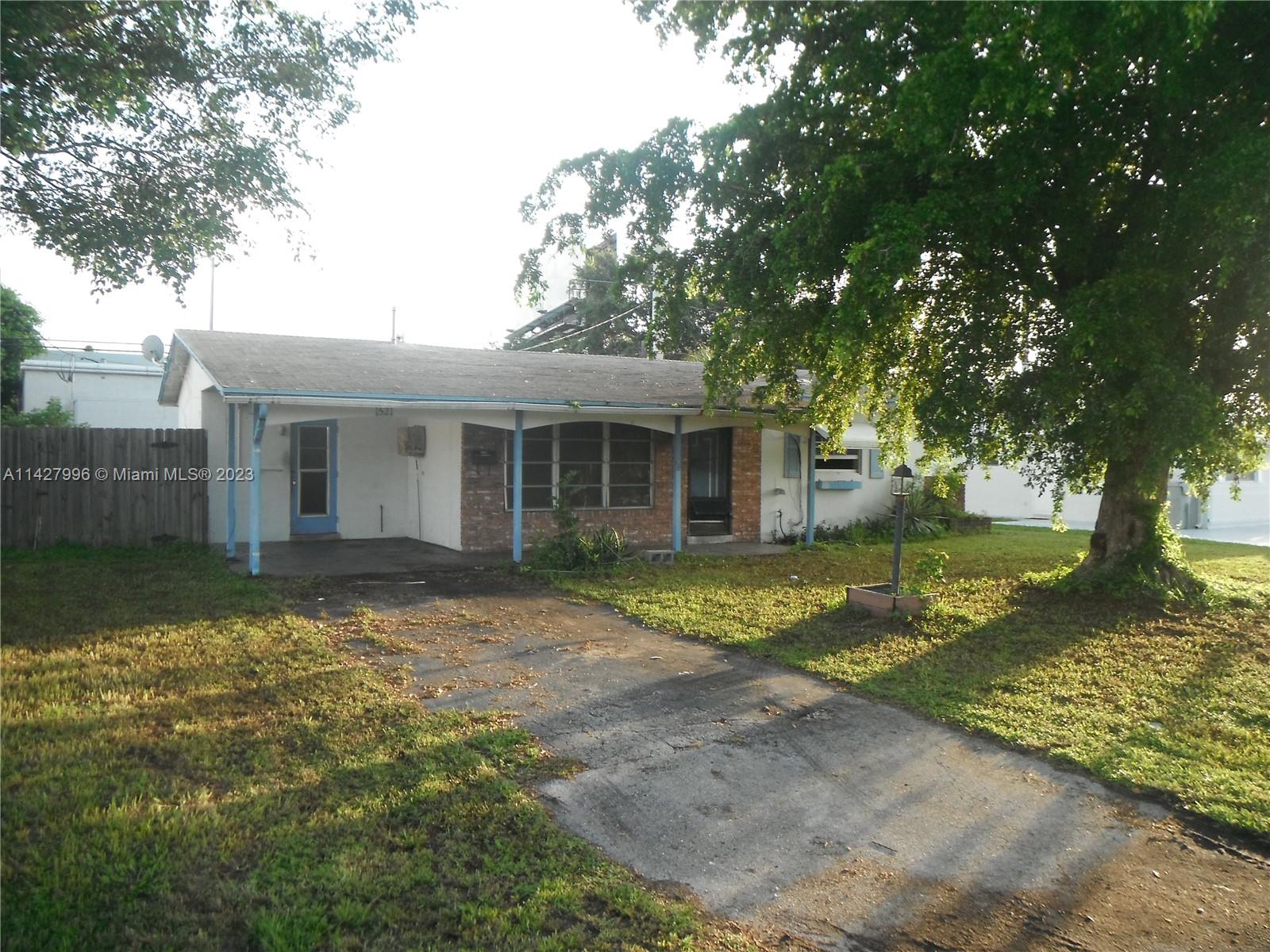 Beautiful 2 bed / 2 bath single family home East Pompano Beach. The perfect location. Close to Lighthouse Point, shopping, dining, major highways, and only 15 mins from the beach! Open layout with tons of possibilities. Your creativity begins with a blank canvas. Create the home of your dreams or sell it to give a new homeowner the home of their dreams.