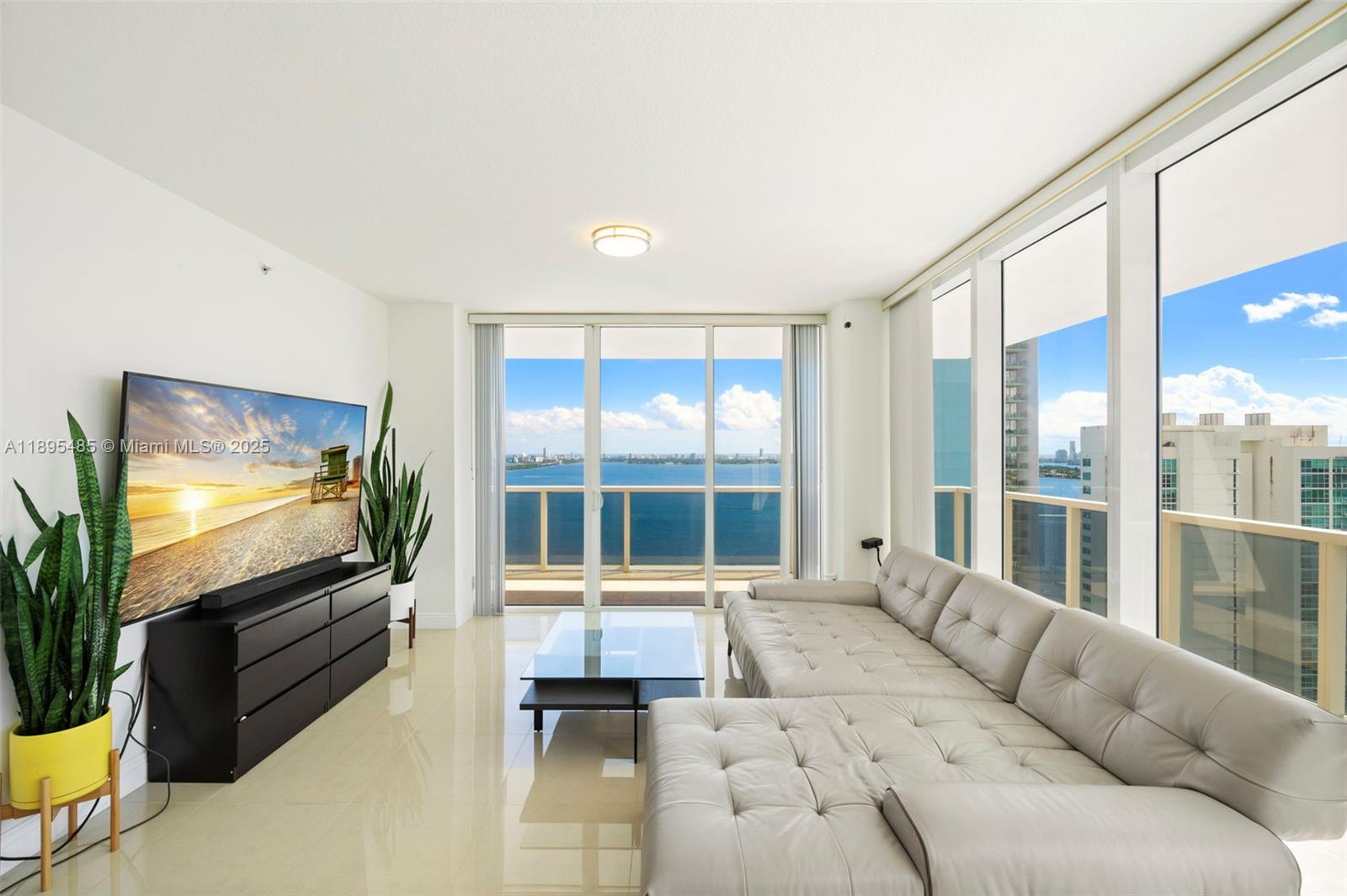 View photos, virtual tours, details... 600 NE 27th St 3105