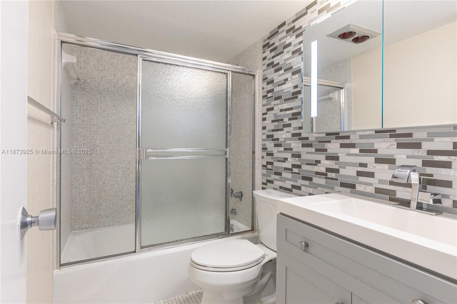 HEMISPHERES CONDO - Residential Lease