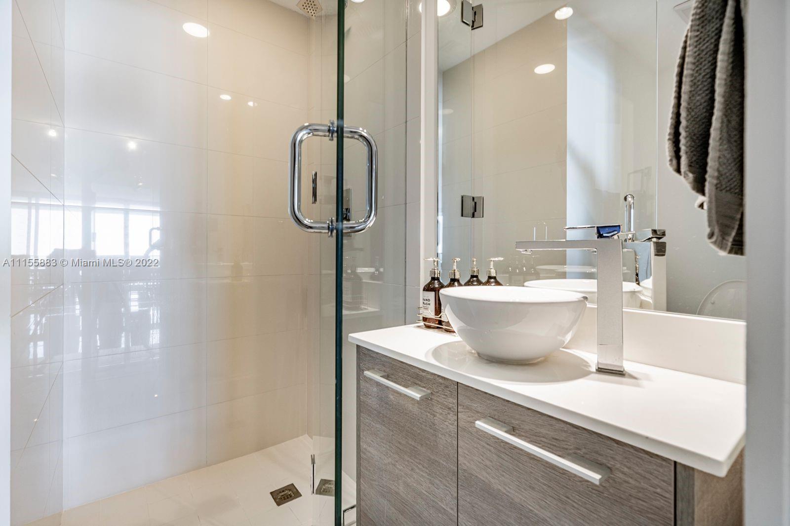 PARAISO BAY CONDO - Residential Lease