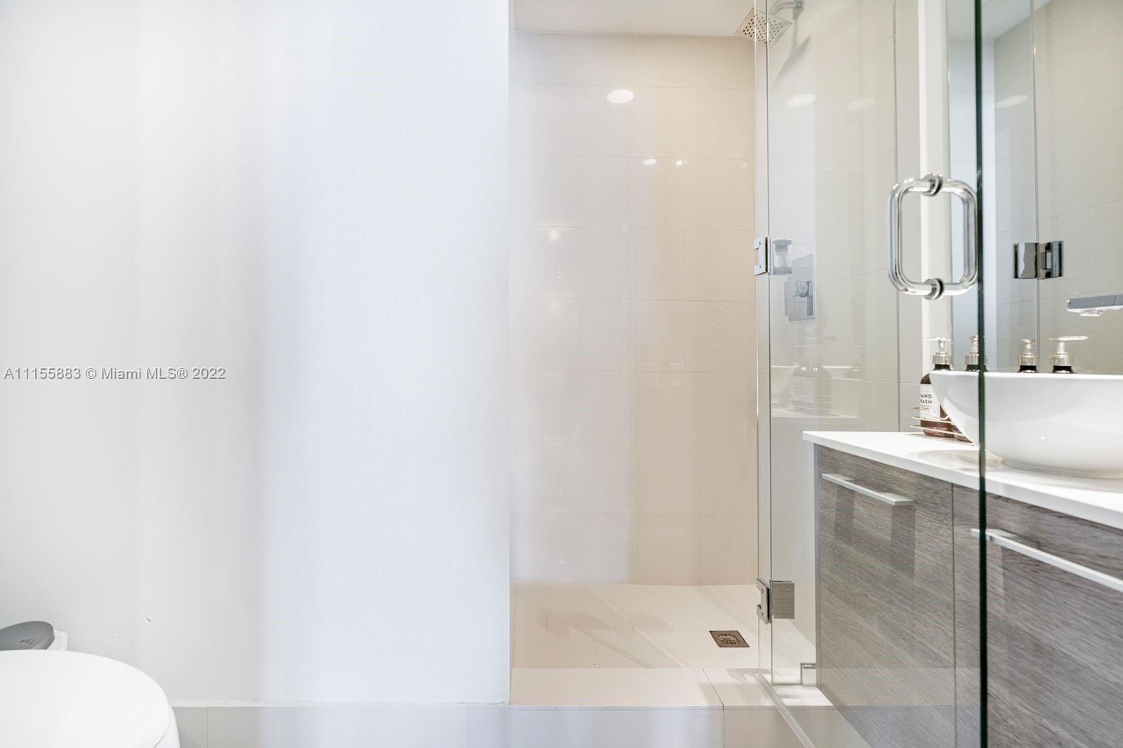 PARAISO BAY CONDO - Residential Lease