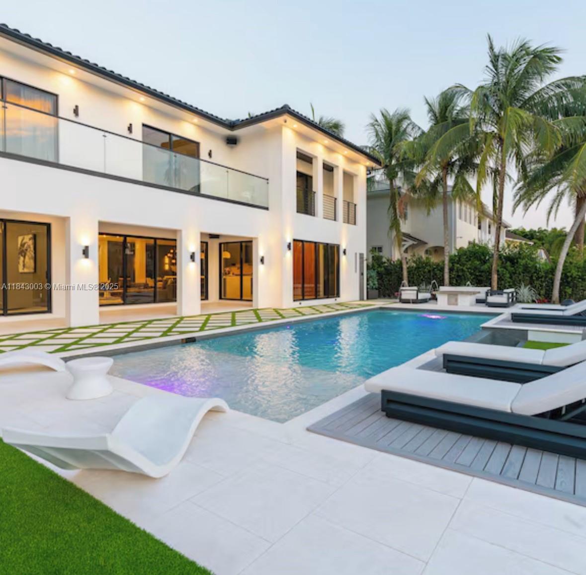 131 Royal Palm Dr