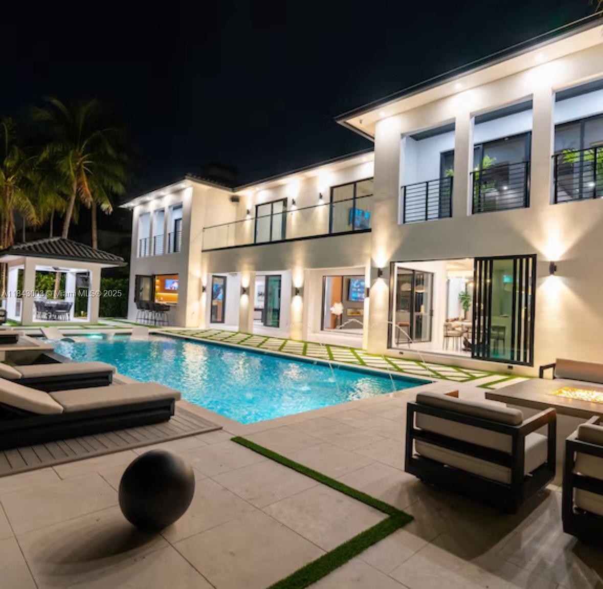 131 Royal Palm Dr