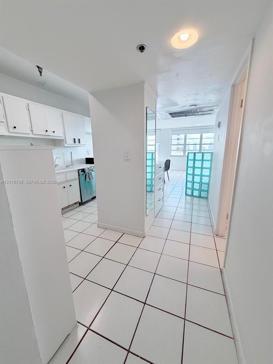 THE DECOPLAGE CONDO - Residential Lease