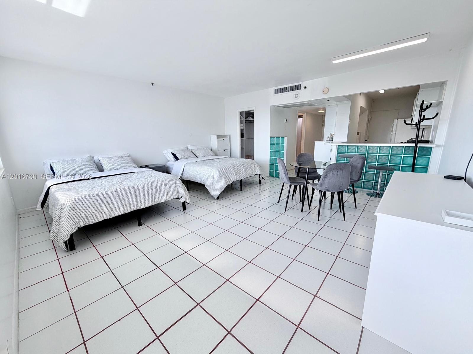 THE DECOPLAGE CONDO - Residential Lease