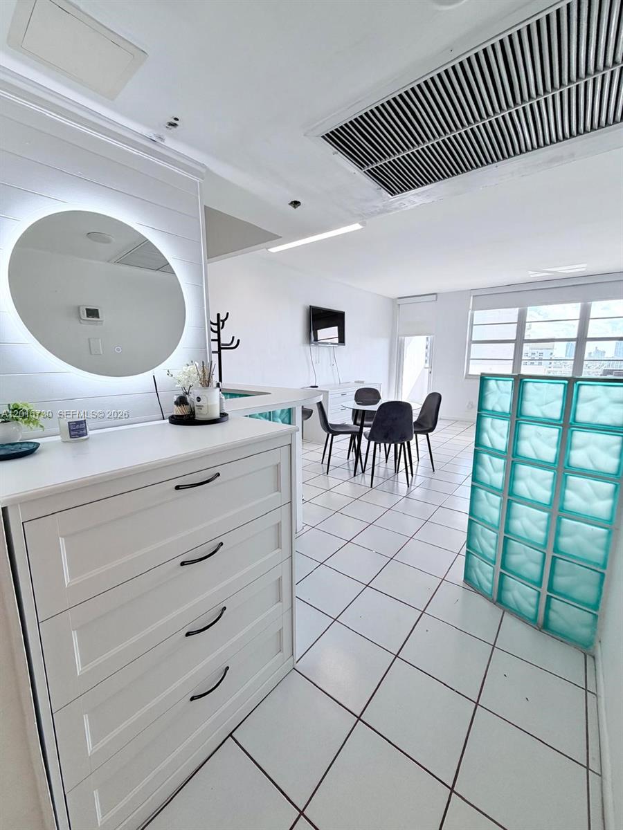 THE DECOPLAGE CONDO - Residential Lease