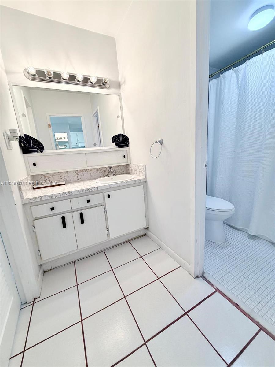 THE DECOPLAGE CONDO - Residential Lease
