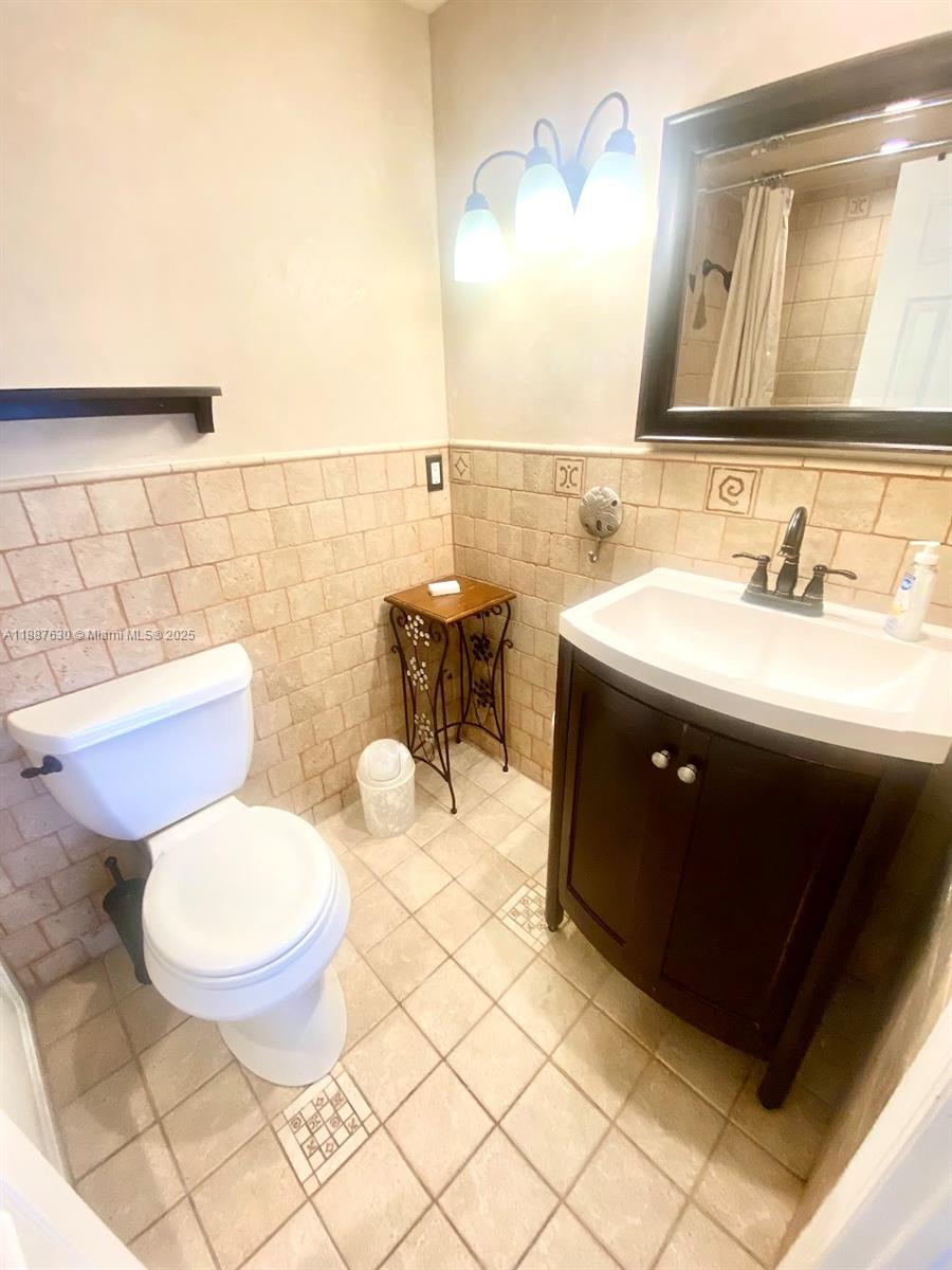 FLORENCE CONDO - Residential Lease