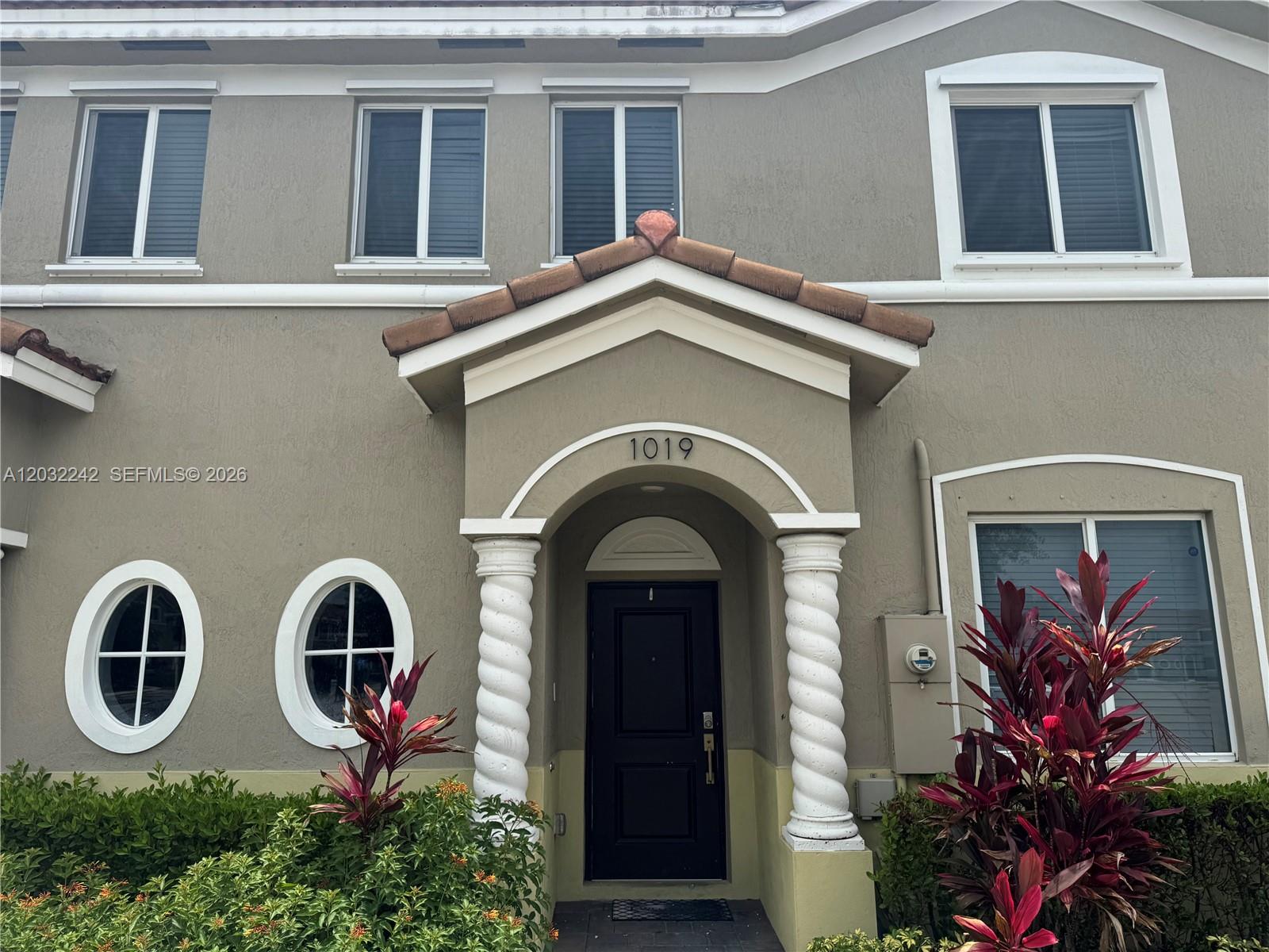 1019 SE 24th Ter