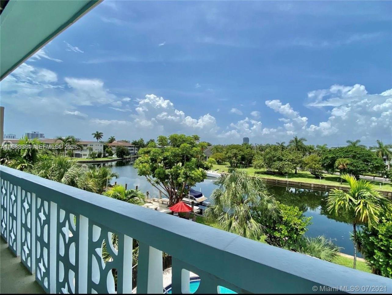 455 Golden Isles Dr 308