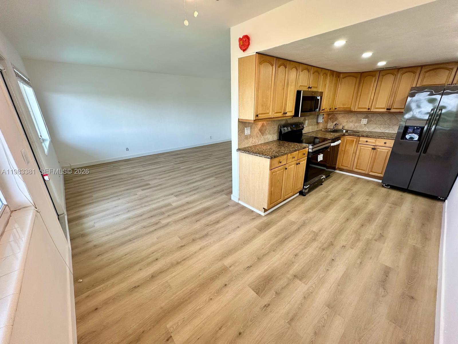 455 Golden Isles Dr 308