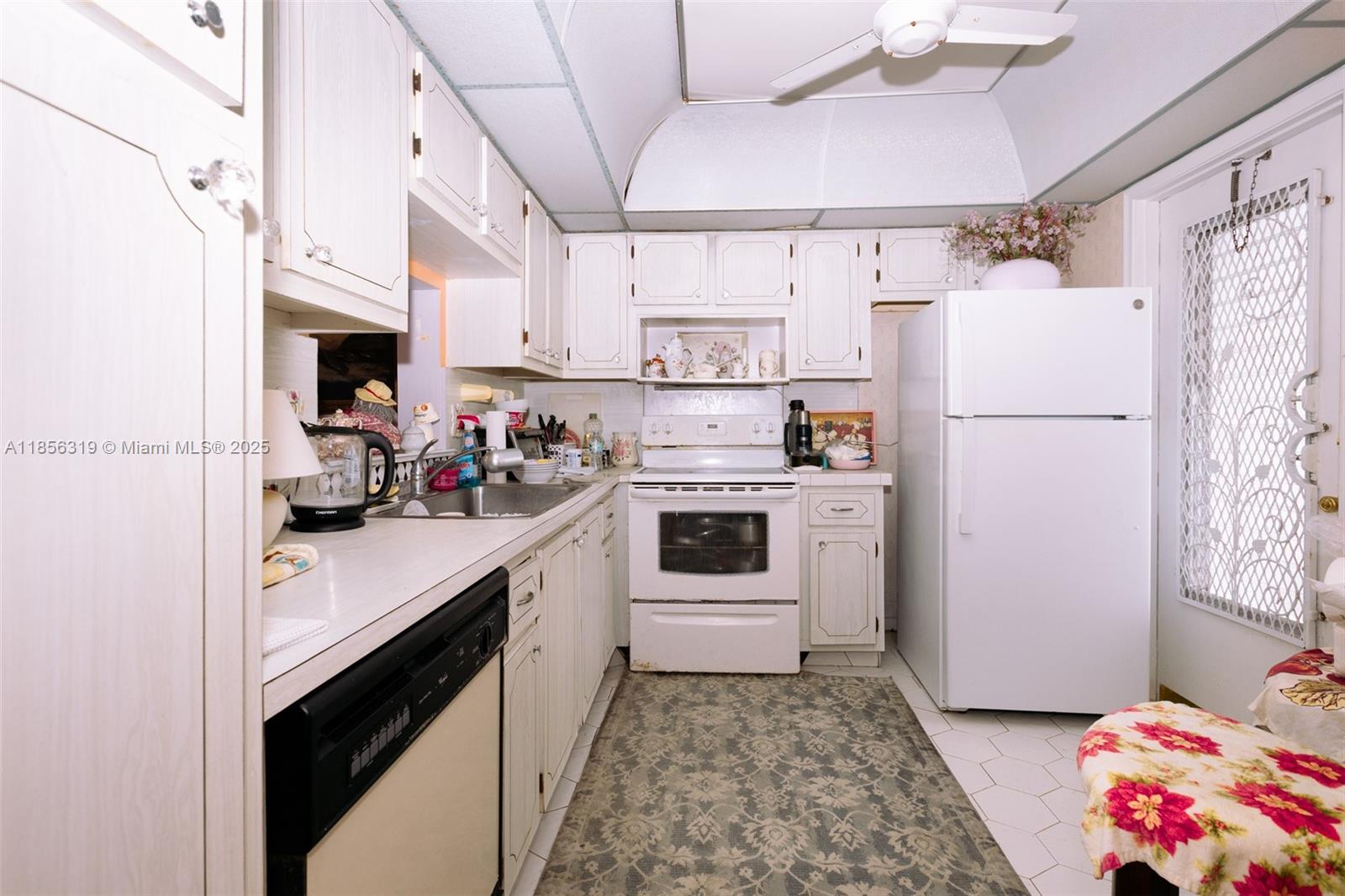 MEADOWBROOK TOWERS CONDO E - Residential